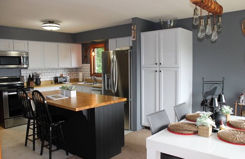 Chester House | WhiSki Cabin - 12 Acres With a Mountain View!