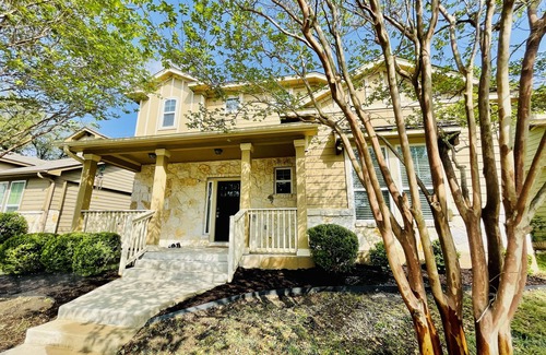 Round Rock Original Plat House | Whisper Dreams Retreat- cozy3BR retreat~big yard~bring pets~near Kalahari~DT ATX