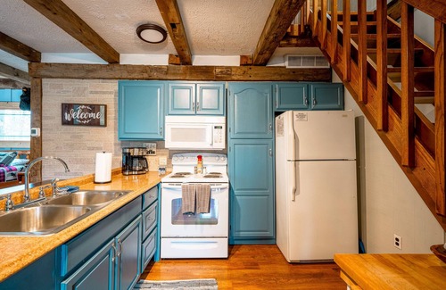 Schnellville House | Whispering Pines Cabin at Patoka Lake - Make memories in newly renovated cabin