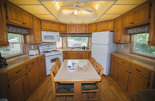 Richmond Cabin | Whispering Pines. 1BR +loft, w/queen hide-a-bed. Lake view, beach access.