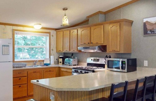 Brandon House | Whispering Pines – Enjoy wildlife in this charming, well-kept home, perfect for a relaxing retreat