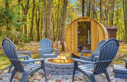 Briar Crest Woods House | Whispering Pines - Lake Access, Hot Tub, Fire Pit!