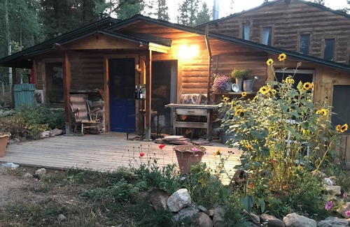 Rollinsville Cabin | Whispering Pines Lodge at Rollinsville- Rustic, Charming & Updated Cabin