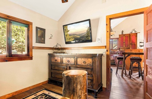 Big Bear Lake Cabin | Whispering Pines | Walk to Bear Mountain!