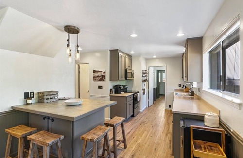 Plumas Eureka Estates Cabin | "Whispering Pines" Family Retreat - By the Feather River in Graeagle