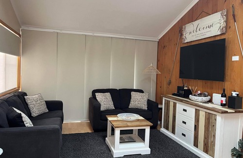 Jindabyne Apartment | Whispering Pines, walk to town, enjoy a Sauna.