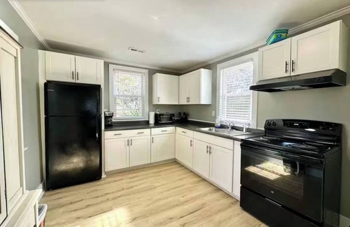 Beaufort House | Whispering Shoals - Sleeps 6 - Waterfront home