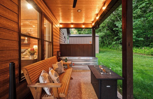 Cookeville Cottage | Whispering Springs cottage near Cummins Falls, TN Tech, and Salt Box Inn