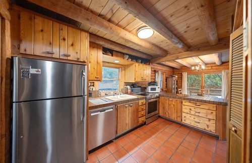 Idyllwild House | Whispering Ridge Cabin with Spa & Mountain Bliss