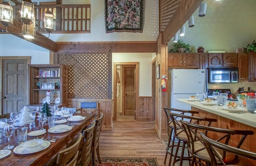 Snowshoe Condo | Whistlepunk #24: 4 Bedroom, 3 Bath: Slope Side, Wood Fireplace.