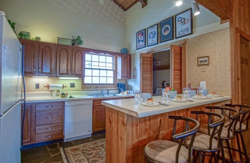 Snowshoe Condo | Whistlepunk #24: 4 Bedroom, 3 Bath: Slope Side, Wood Fireplace.