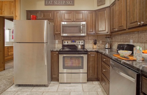 Snowshoe Condo | Whistlepunk # 28: 2 Bedrooms, 2 Full Baths: Slope Side. Wood Fireplace. Central Location.
