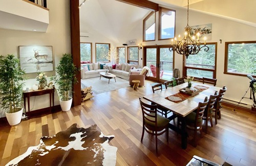 Emerald Estates House | Whistler Chalet with Panoramic Mountain view/Jacuzzi/Pool table/balconies