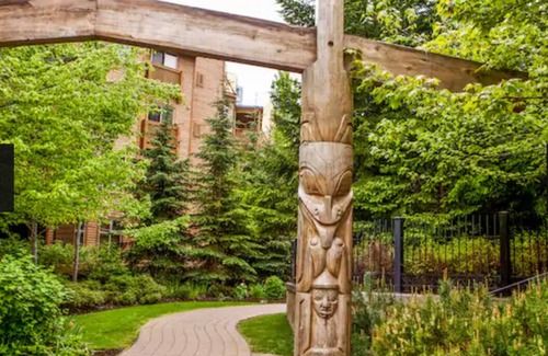 Whistler Resort | Whistler Hilton Ski Resort. Cozy one bedroom. Steps away from all the fun!