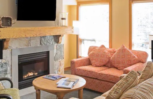 Whistler Resort | Whistler Hilton Ski Resort. Cozy one bedroom. Steps away from all the fun!