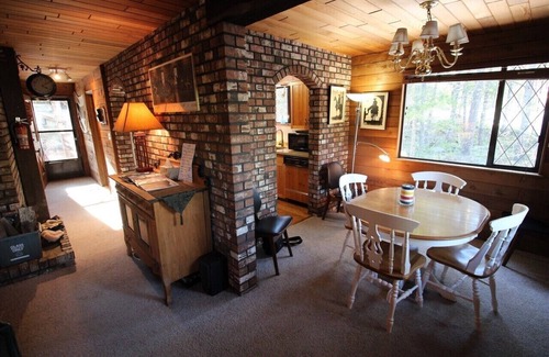 Pinecrest Estates House | Whistler Home at Pinecrest Estates country life rent for family summer vacation