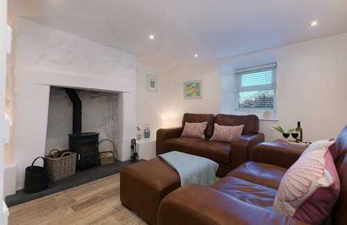 St Ives Cottage | Whistler's Rest, Halsetown - Sleeps 4 with Parking and views of the Moors