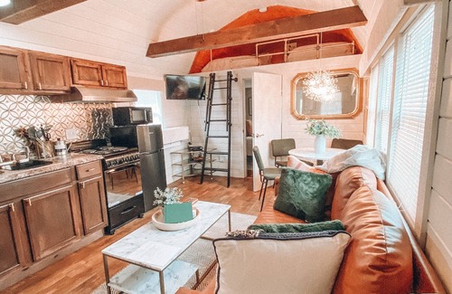 Camden Villa | 😍 Whistling Acres Villa 1, 2 BR Near KY Lake/TN River