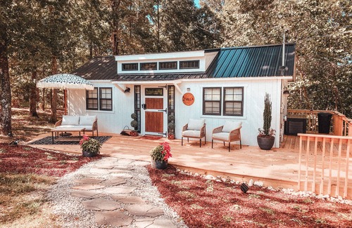 Camden Villa | Whistling Acres Villa 2, Luxury 1BR Near TN River