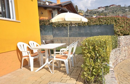 Marciaga Apartment | White Apartment In Marciaga Di Costermano