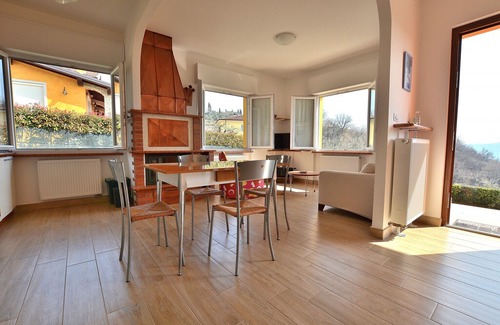 Marciaga Apartment | White Apartment In Marciaga Di Costermano