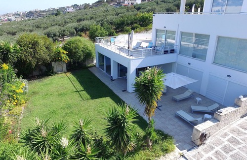 Heraklion Villa | White Blue Spa Villa, By IdealStay Experience