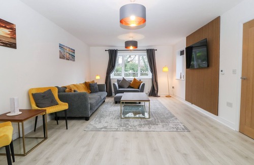 Amlwch House | WHITE BULL HOUSE, family friendly, with a garden in Amlwch