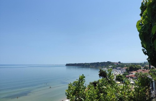 Makrigialos House | White Clam Vintage House with sea view & garden