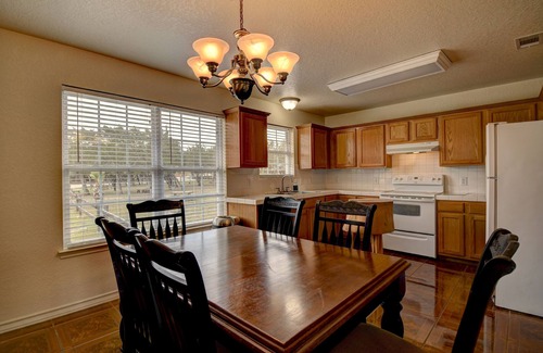 Ingram House | White Cottage, 3BR/2BA, Sleeps 8, Porch, Gas Grill, Firepit