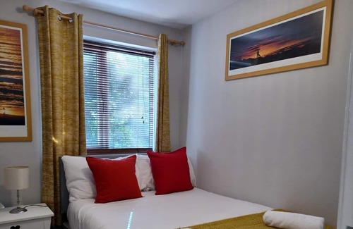Dunstable Apartment | WHITE DOOR MALT-Huku Kwetu (Dunstable)