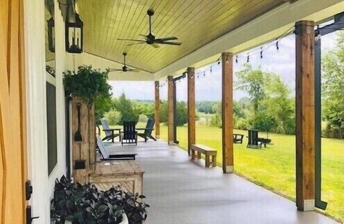 Montgomery House | White Gambrel Style Barn