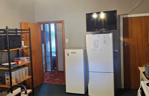 Longburn Hotel | White Horse Inn Restaurant & Motel