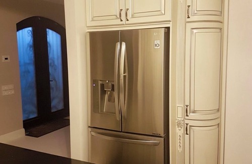 Kentron House | White House - a blend of luxury and comfort/Located 1.6 km from Republic Square