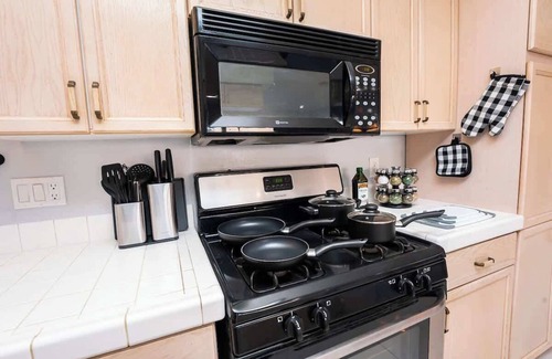 North Las Vegas House | White House: Modern 5BR w Shimmering Pool & Spa