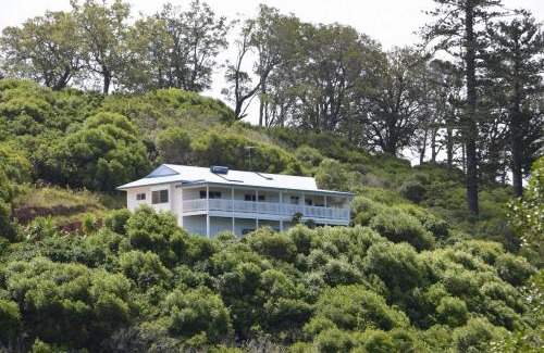 Norfolk Island Villa | White House Ocean View Spa Villa