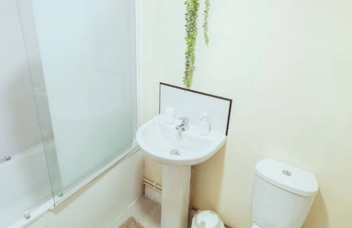 Stroud Apartment | White Jasmine in Stroud by Golden Valley