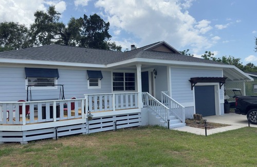 Memphis House | White Mangrove Haven-Beautiful Coastal Home near beautiful Tampa Bay!