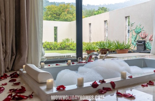 Kuala Teriang Villa | White Monkey Villa - Private Pool & Jacuzzi @Seaview