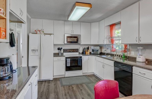 Cross-County House | White Oak 4BR @ Patterson Place