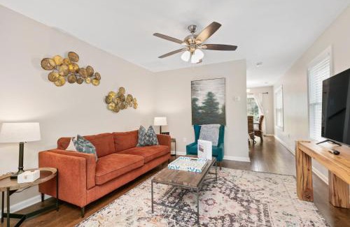 Asheville House | White Pine Red Bud Buyout by AvantStay 2 Home Buyout Sleeps 16