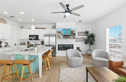 Saint Elmo House | White Sand Beachfront Paradise