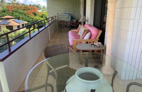 Kahaluu Bay Apartment | White Sands Beach Condo #324. BIG PATIO! Ocean and Mountains across from beach!