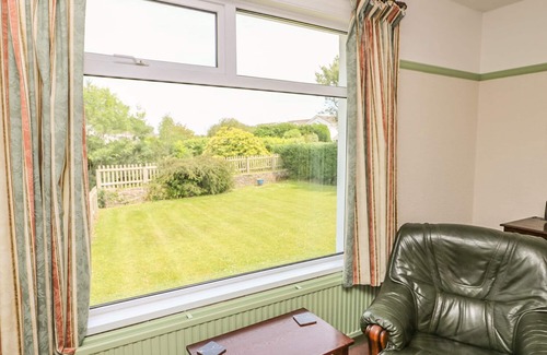 Haverfordwest Cottage | WHITE THORNS, pet friendly, with a garden in Haverfordwest