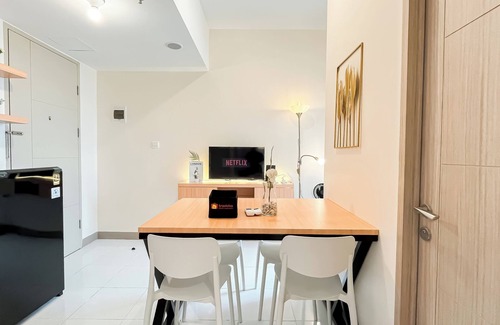 Java Apartment | White Toned Style 2Br Tokyo Riverside Pik 2 Apartment