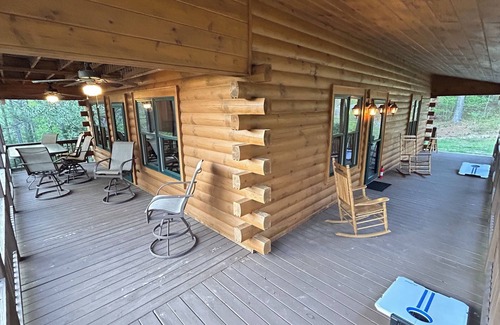Ocoee Cabin | White water cabin is cozy, quiet and peaceful environment that is relaxing.