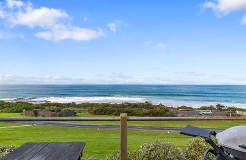 Wongarra Apartment | Whitecrest 10 - Front row views of the Southern Ocean - Great Ocean Road Apollo Bay