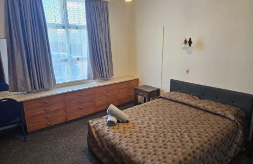 Longburn Hotel | Whitehorse Inn