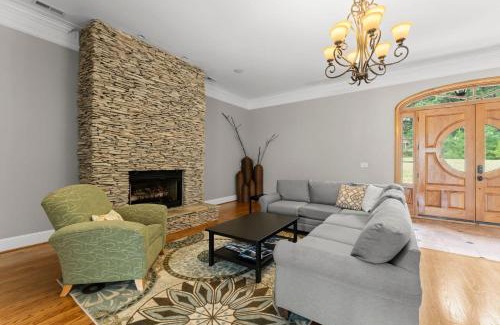 Troutman House | Whitetail Cove by AvantStay Lakefront w Pool Private Dock Sleeps 20