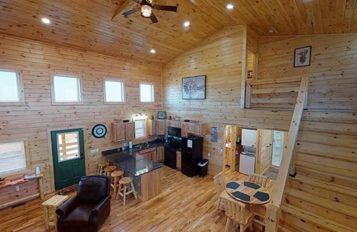 Hamden Cabin | Whitetail Haven Log Cabin on 56 Acres