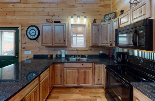Hamden Cabin | Whitetail Haven Log Cabin on 56 Acres